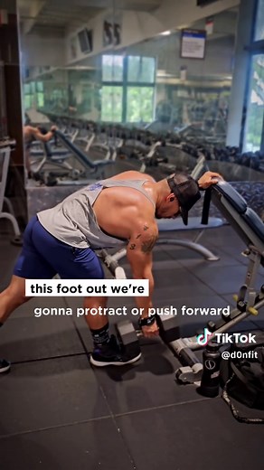 Dumbbell One Arm Row: Enhance Your Rowing Technique