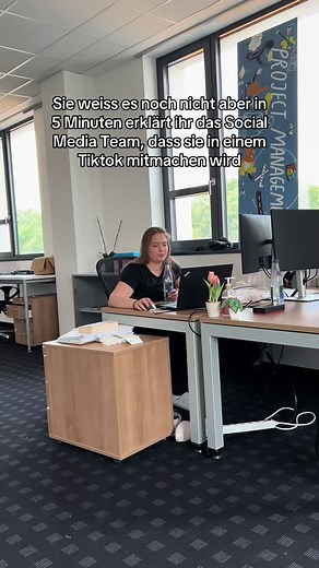 neuer Tag, neue Abenteuer ⚡️ #chargeconstruct #office #officehumor #büroalltag #officelife #arbeit #socialmedia #team #lustig #marketingnotiktok #content