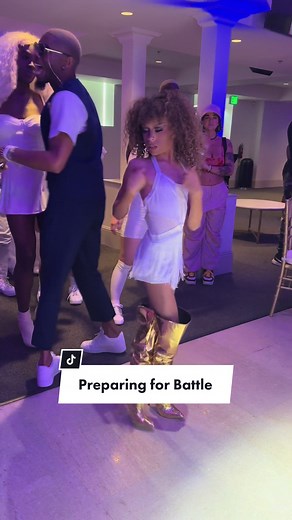 Preparing for battles at the HOUSE OF MARC JACOBS NOTORIOUS BALL 💜 #battle #voguebattle #virginperfomance #virginvogueperformance #ballroom #performance #voguetok #voguetiktok #duckwalk #allymarcjacobs #thehouseofmarcjacobs #tens #fyp #foryoupage #10s #lgbtq #keeponserving