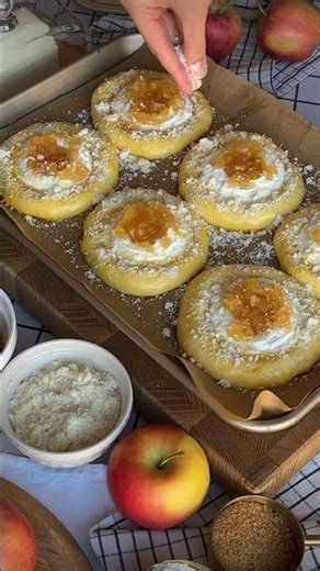 Apple Cream Streusel Buns 🥐 #shorts #baking #bun #apple #viral