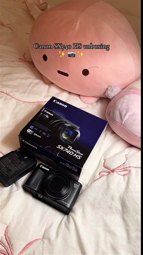 Canon SX740 HS unboxing and first look