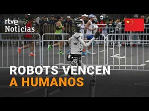 CHINA | ROBOTS complete HALF MARATHON FASTER than HUMAN runners | RTVE News