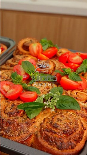 The smell of Christmas starts with a freshly baked roll! ✨🍥