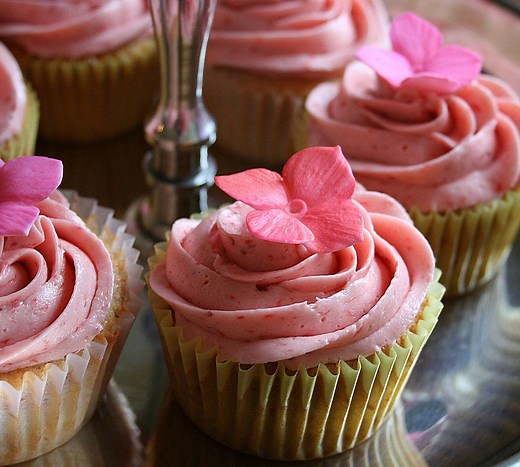 3 Easy Ways to Frost Cupcakes