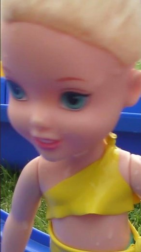Elsie and Annie have fun at the Waterpark💦🏖 #dolls #waterpark https://youtu.be/WWXsl6QYqIk