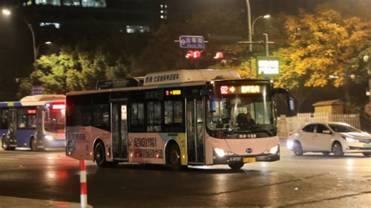 【杭城旧事】大半夜开法非常通气舒适的老比亚迪·车况依旧如新·杭州公交 BYD K9F 执行92路 松木场-香榭商务大厦 前排乘坐体验