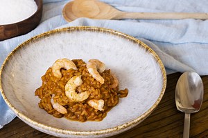 Arroz meloso con gambas o langostinos, una receta de fiesta más sencilla de lo que crees