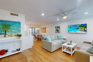 Madeira Beach Vacation Rental | Exceptional Unit in the Yacht Club. Private Patio. Heated Pool. Fishing Docks. Quick Walk to Beach. | Madeira Beach Yacht Club | Condo Rental