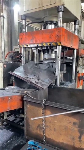 Sealing head hydraulic press machine #PLCNC #pressmachine #hydraulicpress #stainlesssteel #hydraulicforming #metalworking #sink #metalworking #forming #stretching #stainlesssteel | Jiangsu Pully Rolling Machines