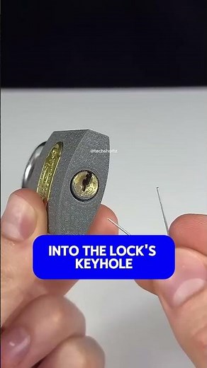 How to Open a Lock Without a Key Using a Safety Pin! 🔐🧠