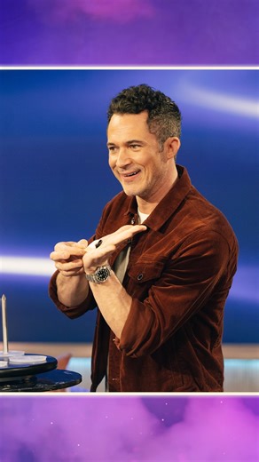 3.4M views · 7.9K reactions | SCREAMING. This is INSANE!!  @justinwillman #magic | The Kelly Clarkson Show | Facebook