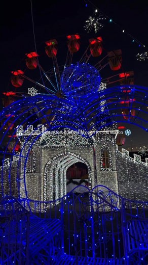 Bostons winter fest is back ❄️✨ Officially open today, @bostonswinterfest is back at @theyardcharlestown and is the perfect winter spot for all ages. This winter wonderland is filled with dazzling lights, local vendors, a life-size ice castle gingerbread house, seasonal bites etc. Tickets are $5 and parking is free up to 3 hours so it’s the perfect budget friendly spot. Festival dates: - Dec 6th-7th - Dec 12th-14th - Dec 19th-30th (excluding Christmas Eve and day) 📍Charlestown — @bostonswinterf