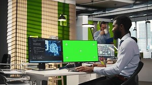 Ingénieur écrivant du code sur un : vidéo de stock (100 % libre de droit) 3840567927 | Shutterstock