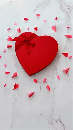Everyone loves a heart-shaped box filled with candy, but candy doesn’t promote heart health the way 100% orange juice does. | Florida Orange Juice