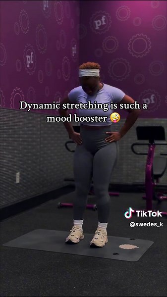 As a beginner, here are 5 reasons you should perform dynamics stretching over static: 1) Increases Heart Rate and Blood Circulation 🤗 2) Enhances Muscle Performance 🏋🏾‍♀️ 3) Reduces Risk of Injury 🧘🏽‍♀️ 4) Improves Flexibility and Range of Motion 🏌🏽‍♀️ 5) Improves Coordination and Balance 🏃🏽‍♀️ #dynamicstretching #warmuproutine #feeltheflow #foryoupage #beginnerworkout #beginnerworkouttips