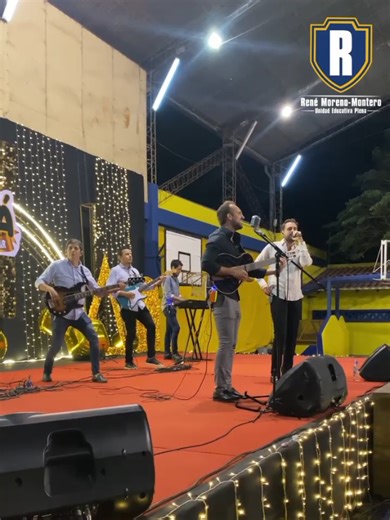 Celebra el Día de la Madre en Golden Night de Rmm Tv