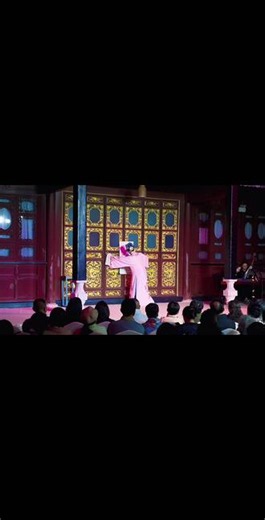 第一次看昆曲《牡丹亭》🎭 第一次感受昆曲，居然是无场景、无道具的形式。国家一级演员的演技太绝了，把《牡丹亭》里「情不知所起，一往而深」的感觉演得活灵活现。多亏朋友的贴心安排，才能看到这么棒的演出~ #谁能拒绝戏曲的魅力 #昆明