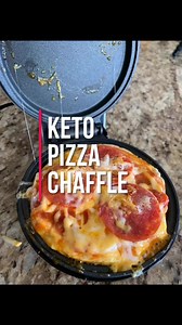 🍕 Pizza Chaffle! A delicious lunch that’s super easy to make! This Keto Pizza Chaffle recipe tastes like those pizza bagels you used to eat…but now without carbs! We use a Dash Mini Griddle to make it! Recipe on our blog, link in profile! Search Keyword “Chaffle” on the blog www.simplefunketo.com/blog/pizzachaffle #ketochaffle #pizzachaffle #simplefunketo #easyketorecipes #ketolunchrecipes #easyketo #ketodad #ketomom #ketobossbabe | The Keto Dad