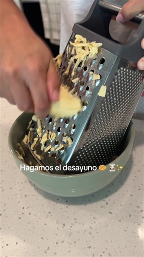 Verde rallado en la waflera: desayuno con plátano verde