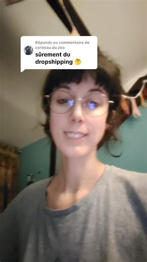 Louise on Instagram: "J'ai jamais été autant insultée qu'avec ce commentaire reçu sur tik tok MDR 🤣 Je suis artisane de dés ! Je crée tout moi même 🎲 conception 3D de mes modèles ✨ réalisation des moules en silicone ⚗️ mixologie de résine et pigments (et magie) 💪 ponçage polissage des dés 🖌️ encrage à la main des chiffres 🛠️ montage des bijoux 📸 photoshoots des stars #dicemaker #roliste #jdr #madeinfrance #artisanat"