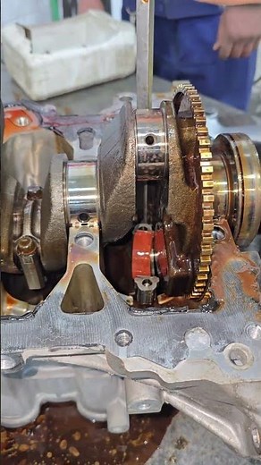 “What are the possible reasons for piston and connecting rod damage in a Hyundai Elantra engine?”