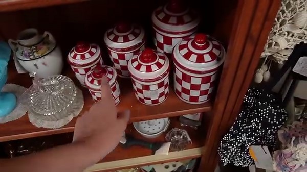 81K views · 2.5K reactions | We visited Eclectic Chic in Oneida, NY and found lots of treasures at great prices. | Crazy Lamp Lady | Facebook