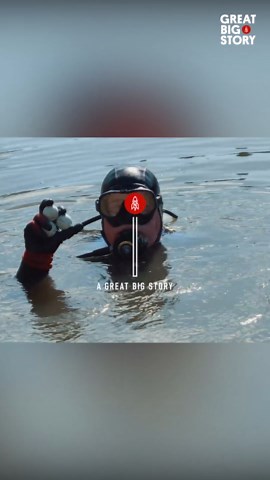 Underwater treasure, meet Gordon Davis, golf ball diver