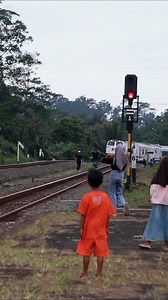 23K views · 367 reactions | Kereta Api Purwojaya menyapa penggemarnya  #keretaapi #railwayphotography #train #railway | Java Railfanning | Facebook
