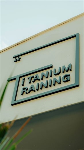 Titanium Training on Instagram: "UNBREAKABLE ATTITUDE - la capacidad y determinacion de mantener dirección, compromiso y constancia, incluso cuando la "motivación" no esta. La actitud no es el resultado del cambio… es el punto de partida 🦾"