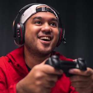 Diseñado para jugadores. 👾💥 Nuestro disco duro externo portátil Canvio Gaming está especialmente diseñado para satisfacer tus necesidades de juego. Es compatible* con tus consolas y sistemas de juegos en tu PC. Más información en https://bit.ly/3rURAwL #Toshiba #ToshibaMemoria #Performance #CanvioGaming #Gamers | Toshiba Storage Latinoamérica