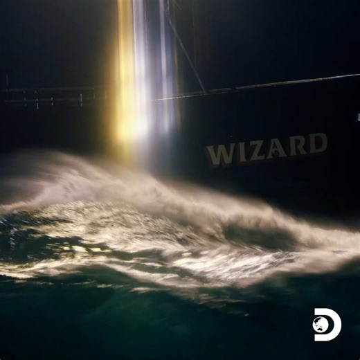"Temperatures dropping to two degrees, heavy freezing spray, 30-foot seas, with wind gusts up to 60 knots." This is gonna be interesting. #DeadliestCatch tonight at 8p on Discovery. | Deadliest Catch