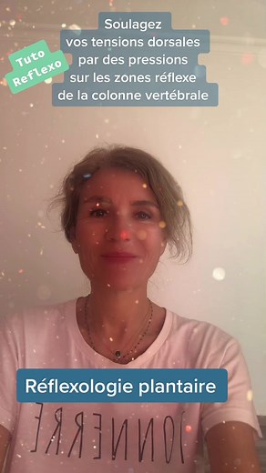 En réflexologie, le pied est une représentation miniature de l’organisme. Des pressions sur les zones « réflexe » apaisent les tensions localisées.