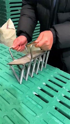 Plastic slatted floor panels production efficient molding process 🧩 #shorts