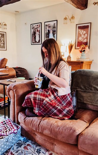Ad. A horrible, rainy day means not much motivation for cooking, luckily these Itsu Katsu curry noodles are a simple way for a warming light lunch on cold days working from home. Of course, if you’re not as lazy as me, you can add things to them to make it a more substantial meal! #itsu #quicklunch #wfhlunch #lunchbreak #cosyvibes
