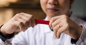 scientists create the first stretchable and washable battery