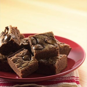 Everything you love about a chocolate shake in a brownie. Milk Chocolate-Malt Brownies recipe: https://www.bettycrocker.com/recipes/milk-chocolate-malt-brownies/dbab081a-bd2e-42b2-8250-71fa58270ab6?utm_medium=social&utm_source=facebook&utm_campaign=10_2018_standard?mktgimp=GOLDMFLR | Betty Crocker