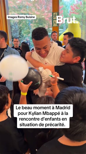 Brut. on Instagram: "Le beau moment à Madrid pour @k.mbappe à la rencontre d’enfants en situation de précarité. Brut était sur place avec @remybuisine pour suivre cet événement avec la fondation @inspiredbykm98 et @oakley / @onesight."