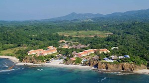 With 300 meters of private beach along Banderas Bay in Mexico, The Grand Palladium Vallarta Resort & Spa is a holiday paradise featuring kids clubs, water-sports, and five pools. | Sunwing Vacations