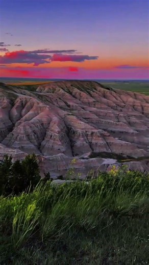 Experience the incredible landscapes of South Dakota's Badlands. #dakota #usa #nationalpark #sunset