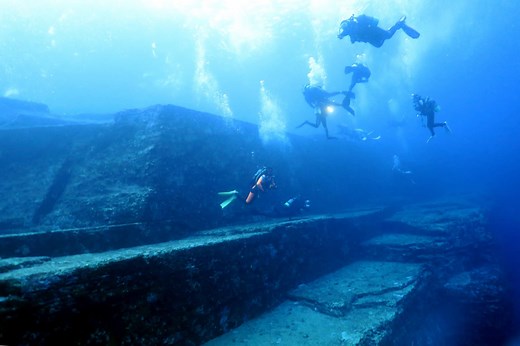 Yonaguni Monument : diving a mysterious underwater city in Okinawa