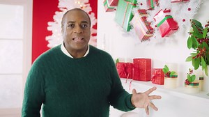 Jeffrey Banks gives us his tips on how to decorate the mantle in your home! Have you started decorating for the holiday's? Share with us in the comments below! http://gohsn.co/nHItiM #HSNholiday | HSN