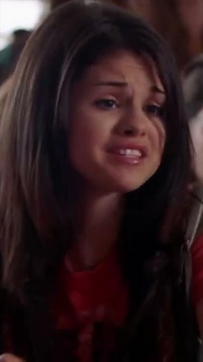 How To Eat A Burger 🍔 | Princess Protection Program ‪@DisneyClubUK‬