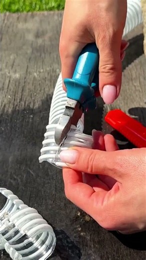 Une astuce plomberie simple pour un tuyau compliqué