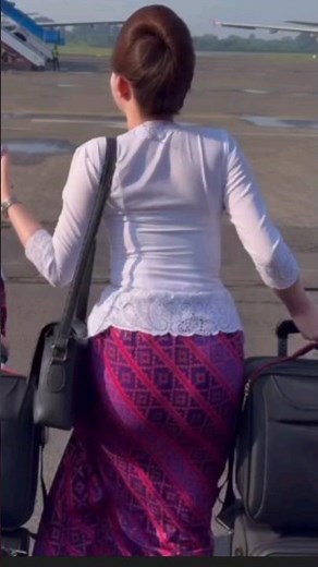 Beautiful flight attendant heading into the plane