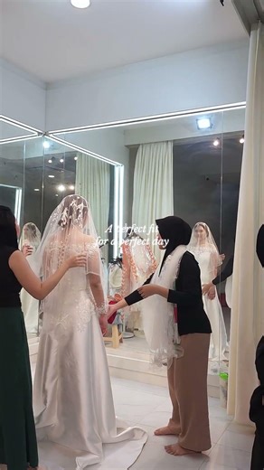 Fitting Wedding Gown | Yenny Lee Bridal Couture | +62 81217411038 | @yennylee_couture | YENNYLEE.COM