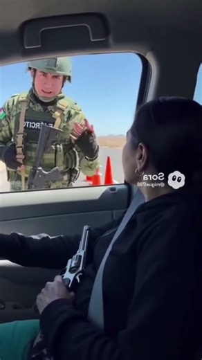 Aquí manda la ley Militar detiene a Mujer armada