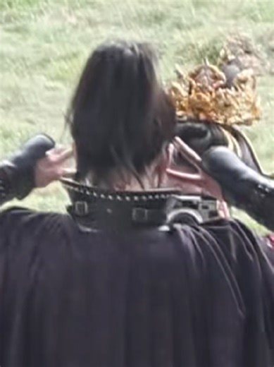 Reuters The Road to Glory ▪︎ 归鸾 ▪︎ Gui Luan ▪︎ 17.03.2026 Lin Yun Jelly ✖️ Zhang Linghe Astaga ni Daipai waktu ngrekam video antara niat dan tak niat 🤣🤣🤣 Mana tu kamera goyang mulu, pusing pala gua 😭😭😭 Pasti bts mereka ntar seru banget nih , selain mereka fotografer dadakan 🤭 , mereka bisa jadi objek yang cukup handal dalam berpose 🤣 Hahaha mana video pertama Linghe pose ✌️ dikedua pipi , pasti hasilnya cute 😅 jangan lupa yang banyak Yunmei 🤭 Video kedua mereka ambil foto nih , bisa ja