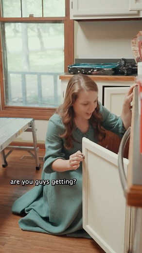 376K views · 5.5K reactions | My parents are moving into the house just down the street, and I’m here to help! Can’t wait to see what we can build together! It’s just one more step to my DREAM commune. #crunchymom #gardening #movingday #parents | Really Very Crunchy | Facebook