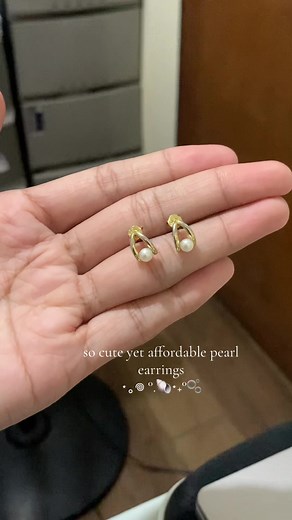 simple yet stunning ⊹₊⟡⋆ these pearl earrings are giving luxury on a budget.. tap the yellow basket to get yours! >ᴗ