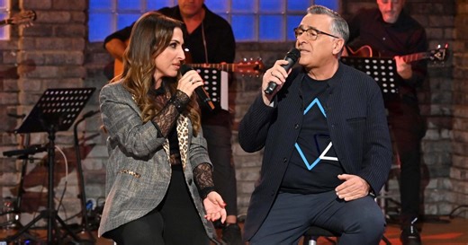 Παρέα: Ο Γιώργος Κουβαράς επιμελείται αφιέρωμα στον Στέλιο Καζαντζίδη